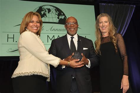 World Affairs Council Honors Ron Kirk | People Newspapers