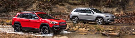 Capacity & Trim Levels of the Jeep Cherokee Interior [With Photos]