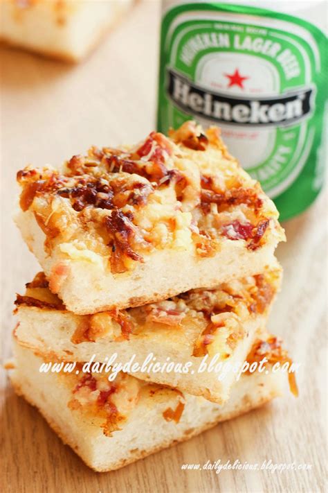 dailydelicious: Bacon, Caramelized onion and gruyere Focaccia