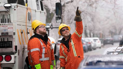 1 dead, hundreds of thousands still without power after Quebec ice ...