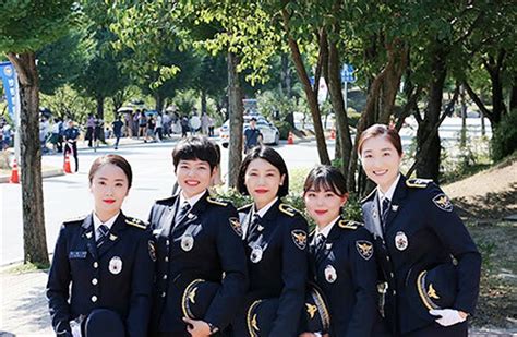 Vietnamese woman becomes police officer to assist Vietnamese community ...