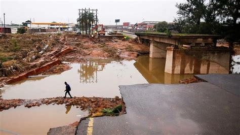 Rain hinders relief efforts after South African floods - Teller Report