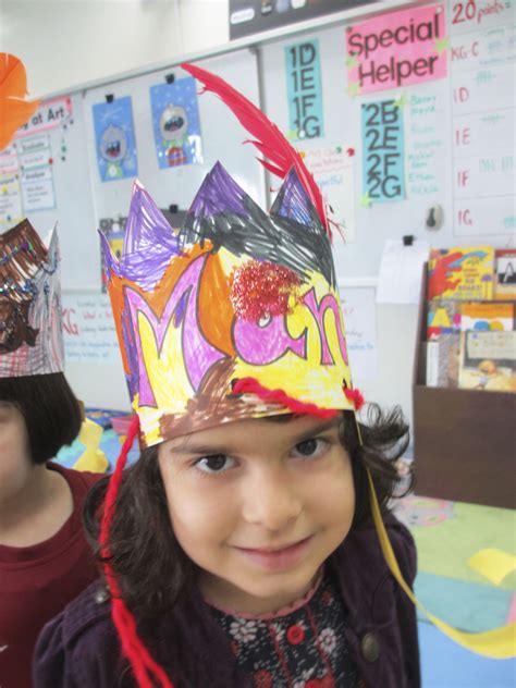 Paper crowns inspired by "The Paperbag Princess" using various materials: pencil crayon, pastels ...
