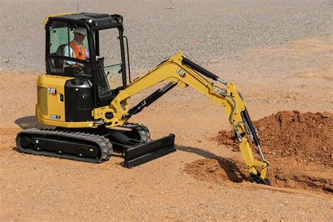 New CAT® 2.7- to 3.5-ton mini hydraulic excavators - UK Plant Operators