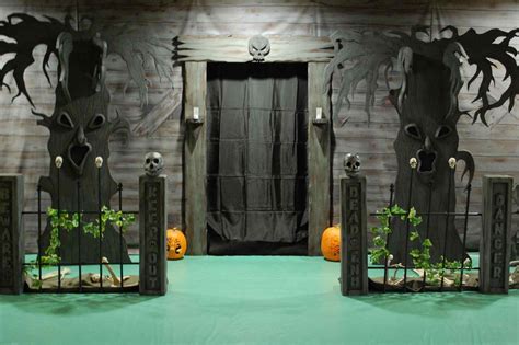 20+ House Door Decoration For Halloween 2020 - The Architecture Designs