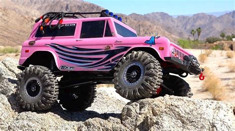 RC ADVENTURES - HOT PiNK BRONCO - CANDY & JEM - AXiAL SCX10 II Trail Cr... | Hot pink, Bronco ...