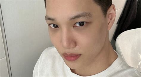 EXO's Kai greets fans with a shaved head selca a day before beginning his mandatory service ...