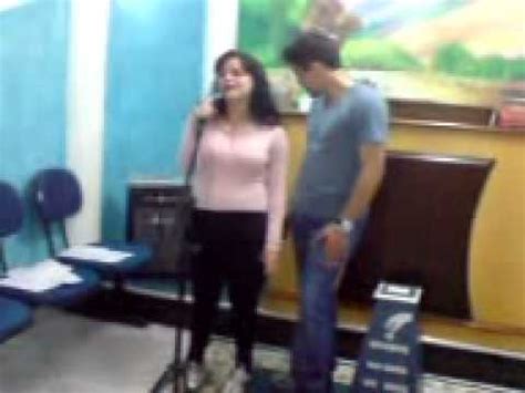 Casal Louvando a Deus - YouTube