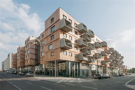 Staggered block buildings: Apartment complex in Seestadt Aspern ...