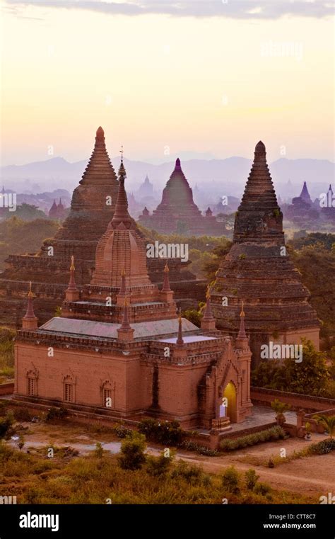 Burma temples hi-res stock photography and images - Alamy