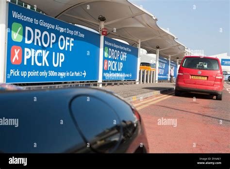 Glasgow International airport drop off zone Stock Photo: 68454569 - Alamy