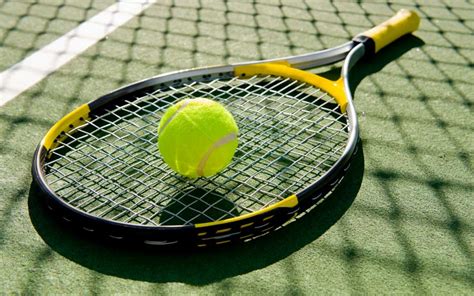 How to Choose a New Tennis Racquet - Golden Ocala