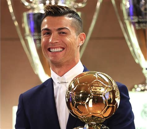 Oficial: Cristiano Ronaldo se lleva el Balón de Oro 2016 | Sopitas.com