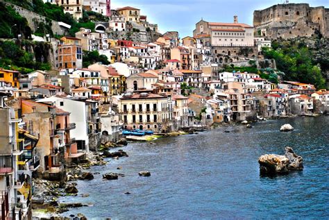 Chianalea di Scilla a tinte forti | Calabria italy, Italy travel, Romantic city