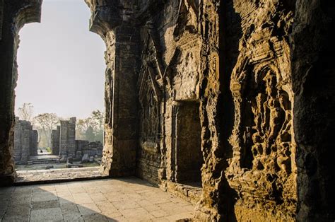 Premium Photo | Ruins of the martand sun temple under the sunlight in india