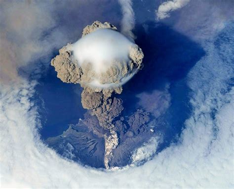 Volcanic eruption from space! | Rebrn.com