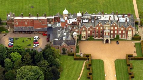 Sandringham Estate visitors to pay car parking fees - BBC News