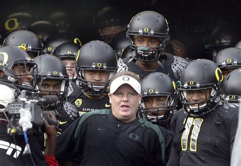 Oregon Ducks caption contest: The Ducks prepare to take the field ...