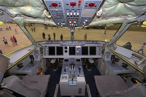 File:Sukhoi Superjet 100-95 prototype cockpit.jpg