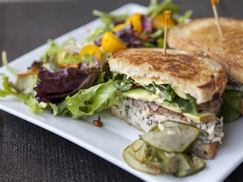 26 Best Vegan Restaurants in Los Angeles For Plant-Based Eats