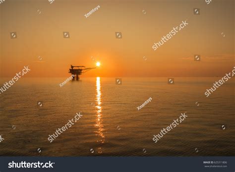 Offshore Oil Rig Platform Sunset Sunrise Stock Photo 625311806 ...