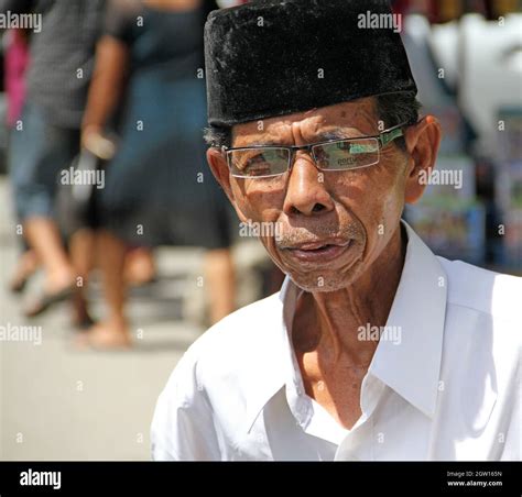 Wearing songkok hi-res stock photography and images - Alamy