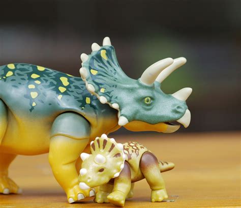 Gambar : bermain, mainan, playmobil, arca, tiruan, dinosaurus, Ibu dan anak, dino, triceraptos ...