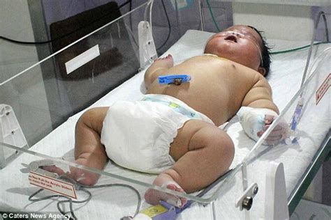 Indian mother gives birth naturally to a boy weighing more than a STONE ...