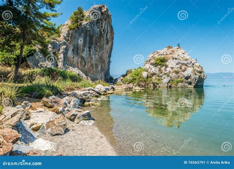 Iznik Lake in Turkey. People Jumping from Cliff Editorial Photo - Image of nicaea, tourism: 76563791