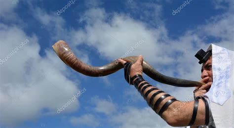 Jewish man blow Shofar (Horn) — Stock Photo © lucidwaters #91229188