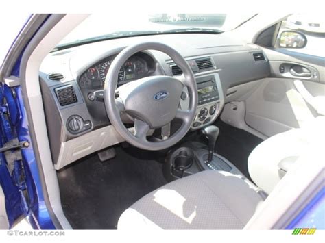 Dark Flint/Light Flint Interior 2005 Ford Focus ZX5 SE Hatchback Photo #71247856 | GTCarLot.com