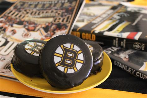 Delicious Dishings: Boston Bruins Black And Gold Hockey Puck-Cakes