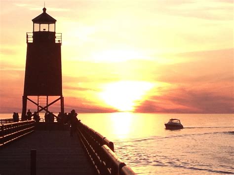 Sunset in Charlevoix, Michigan on Northern Lake Michigan | Sunset, Lake ...