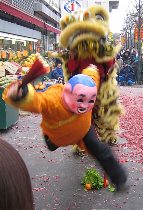 File:Chinese-new-year-clown-dragon.jpg - Wikimedia Commons