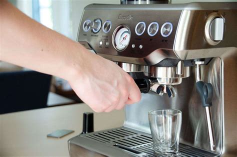 Breville Coffee Maker With Grinder Leaking Water / Breville Barista Express Tips Tricks How To ...