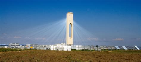 optics - Why is the receiver of this solar tower cream-colored? - Physics Stack Exchange