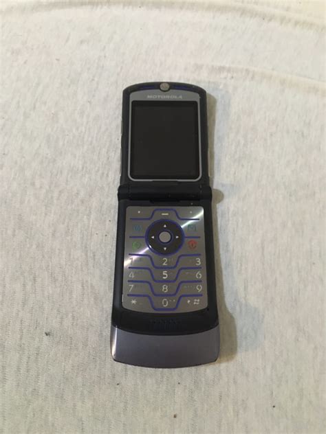 Just found my old Razr V3i in the basement. Battery and back cover are missing but other than ...