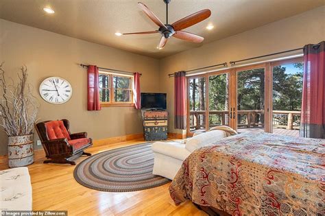 Sister Wives stars Kody and Robyn Brown plunk down $900,000 on Arizona home | Daily Mail Online