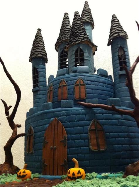 Halloween Castle Cake. - Decorated Cake by Zoe White - CakesDecor