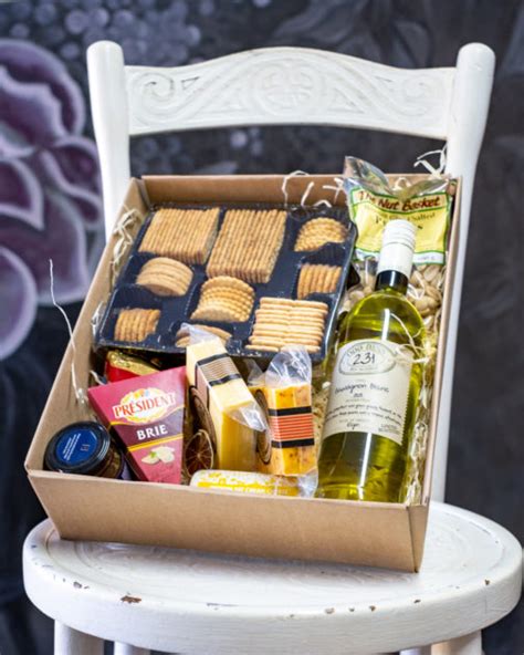 Cheese and White Wine Hamper – Flowers PE