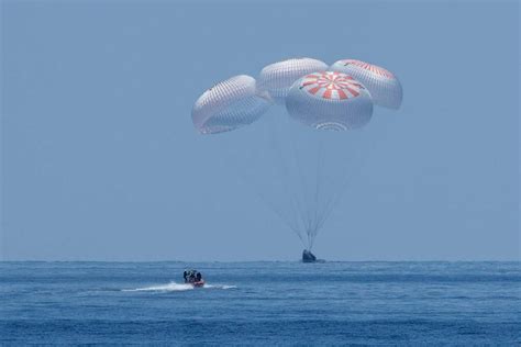 SpaceX Crew Dragon capsule makes splashdown with NASA astronauts | New ...