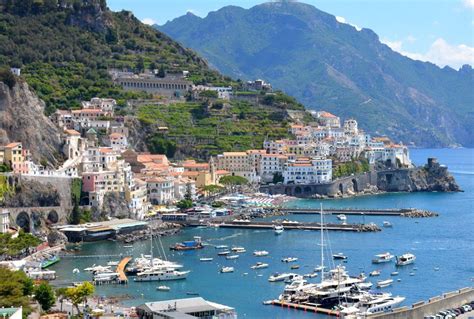 Transfer from Naples Airport to Amalfi Coast | Book it now!