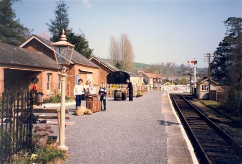 Staverton Station © Humphrey Bolton cc-by-sa/2.0 :: Geograph Britain and Ireland