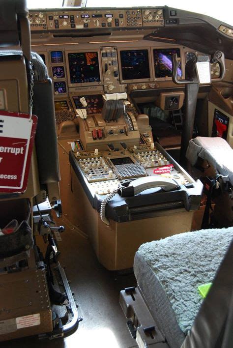 Boeing 777-200ER Cockpit | Luxury private jets, Cockpit, Boeing 777