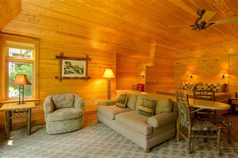 Douglas Rooms 3 & 4 | Wisconsin Lake Resort Lodging