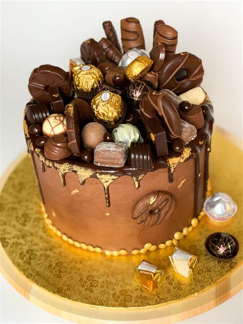 Chocolate orange cake loaded with chocolate sweets Chocolate Oreo Cake, Chocolate Drip ...