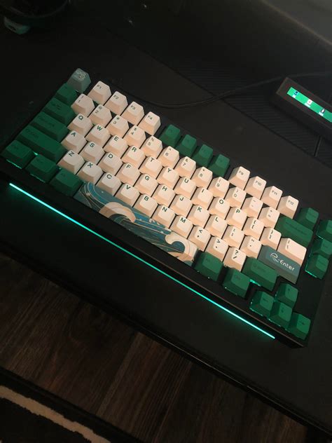 Custom green and black keyboard : CustomKeyboards