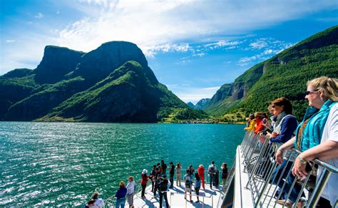 Fjord cruise to Nærøyfjorden, Flåm and Stegastein viewpoint