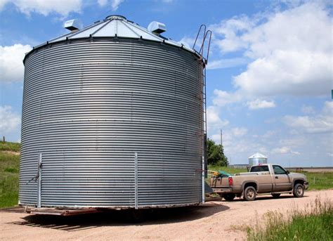 How to Find Old Grain Bins (Silos): Location and Value | Silo house ...