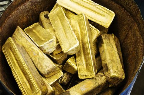 To escape the dollar, countries are shifting to gold | Fortune